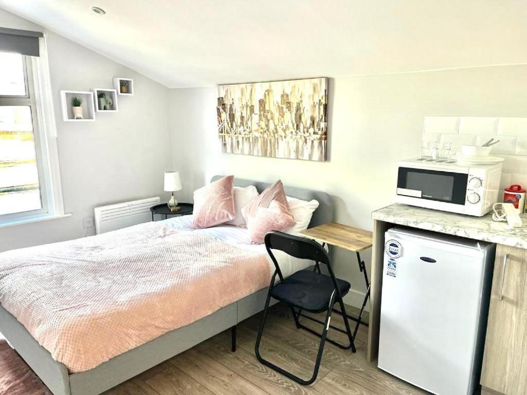 Southall Stays Near Heathrow Ub2 Exterior photo